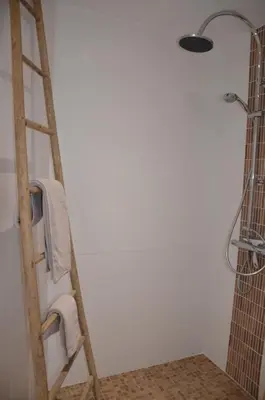 Salle de bains dans l'établissement Gîte 