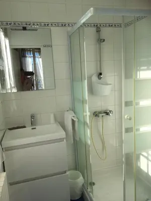Salle de bains dans l'établissement Le Narval