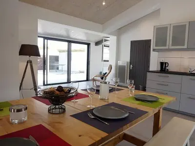 Cuisine ou kitchenette dans l'établissement Maison en bord de mer à Noirmoutier : 3 chambres, jardin clos, internet, parking, plage à 250m - FR-1-224B-646