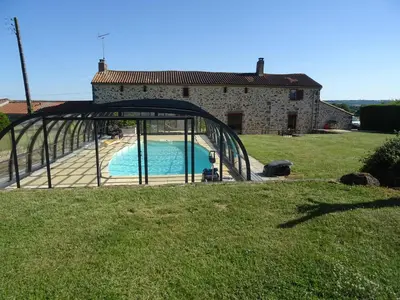Piscine de l'établissement La Lauriére ou située à proximité