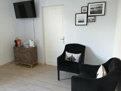 Télévision ou salle de divertissement dans l'établissement La Demeure d'Alexandra