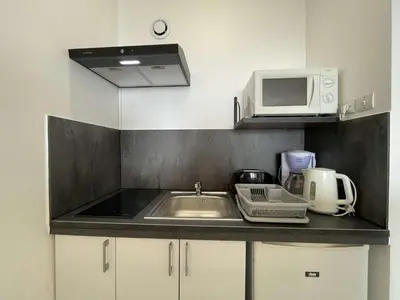Cuisine ou kitchenette dans l'établissement Studio à St-Jean-de-Monts avec parking et balcon fermé - FR-1-224C-212