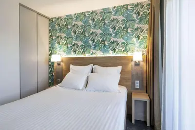 Un ou plusieurs lits dans un hébergement de l'établissement Best Western Les Aureliades Saint Nazaire