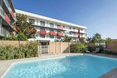 Piscine de l'établissement Best Western Les Aureliades Saint Nazaire ou située à proximité