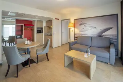 Cuisine ou kitchenette dans l'établissement Best Western Les Aureliades Saint Nazaire