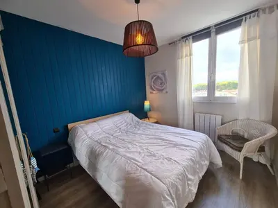 Un ou plusieurs lits dans un hébergement de l'établissement Appartement moderne 3 pièces, 6 couchages, parking, proche plage - FR-1-224C-648