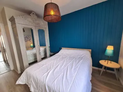 Un ou plusieurs lits dans un hébergement de l'établissement Appartement moderne 3 pièces, 6 couchages, parking, proche plage - FR-1-224C-648
