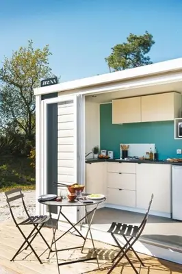Cuisine ou kitchenette dans l'établissement Camping Le Bois Verdon