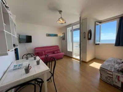 Télévision ou salle de divertissement dans l'établissement Studio face à la mer pour 4 personnes avec TV - Ménage inclus - Saint-Hilaire-de-Riez - FR-1-224C-665