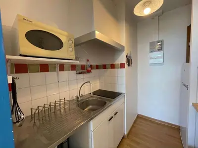 Cuisine ou kitchenette dans l'établissement Studio face à la mer pour 4 personnes avec TV - Ménage inclus - Saint-Hilaire-de-Riez - FR-1-224C-665