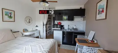 Cuisine ou kitchenette dans l'établissement Darmaillacq Studio avec balcon, parking, Netflix