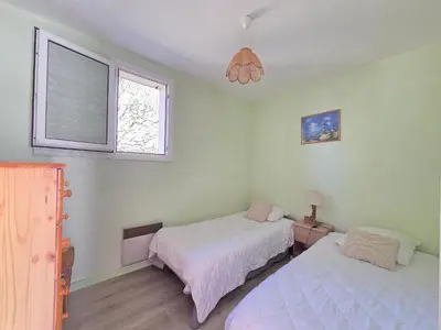 Un ou plusieurs lits dans un hébergement de l'établissement Confortable duplex avec terrasse, proche plage et commerces - St Brevin l'Océan - FR-1-364-43
