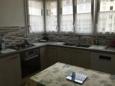 Cuisine ou kitchenette dans l'établissement Maison de vacances à St JEAN DE MONTS