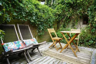 Jardin de l'établissement Maison du chat bleu