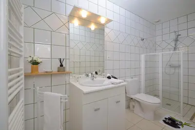 Salle de bains dans l'établissement Domaine de la Cour