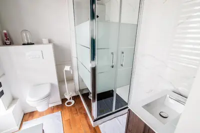 Salle de bains dans l'établissement Le Regisseur