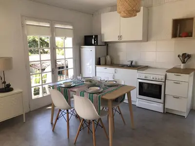 Cuisine ou kitchenette dans l'établissement La Gardinière