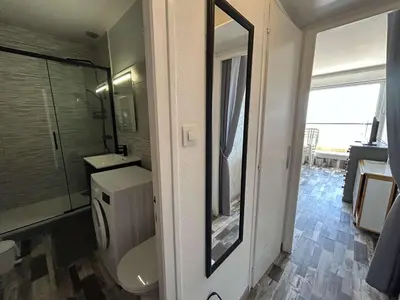 Salle de bains dans l'établissement Studio en bord de mer avec parking et animaux admis - FR-1-224C-197