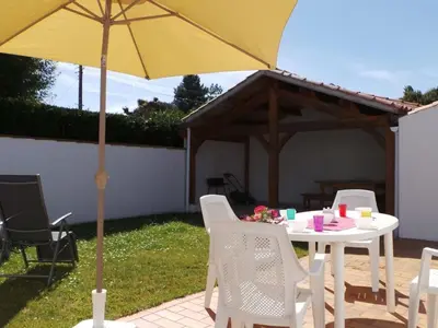 Jardin de l'établissement Maison 3 pièces avec jardin, proche plage à Noirmoutier - FR-1-224B-681