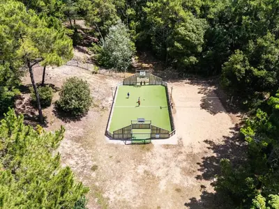 Tennis ou squash au sein de le camping ou à proximité