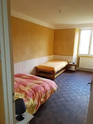 Un ou plusieurs lits dans un hébergement de l'établissement Maison de résidence d'artistes Vallons de l'Erdre 4 Pièces 9 pers