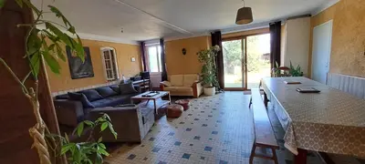 Coin salon dans l'établissement Maison de résidence d'artistes Vallons de l'Erdre 4 Pièces 9 pers