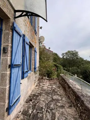 Balcon ou terrasse dans l'établissement Gîte les Pieds dans l'eau 10 min du Puy du Fo