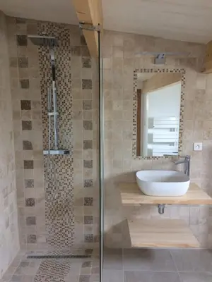 Salle de bains dans l'établissement La grange