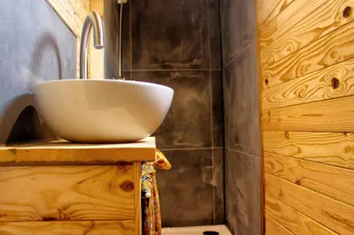 Salle de bains dans l'établissement Domaine des Z'Ailés