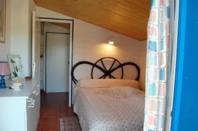 Un ou plusieurs lits dans un hébergement de l'établissement Hôtel du Marché