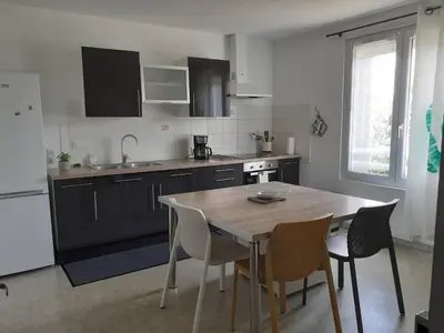 Cuisine ou kitchenette dans l'établissement Le gîte blinois