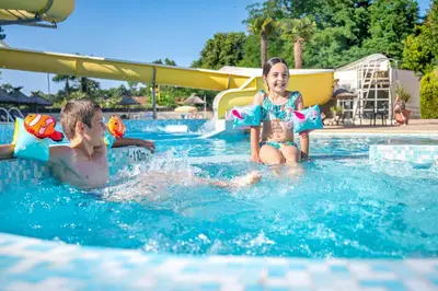 Piscine de l'établissement Flower Camping Au Bois des Biches ou située à proximité