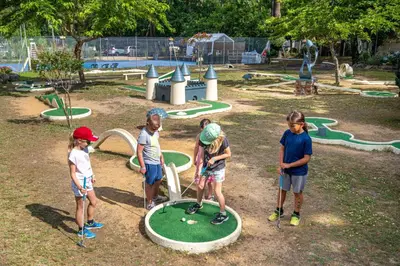 Clients de l'établissement Flower Camping Au Bois des Biches