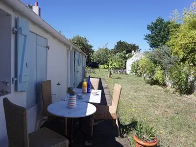 Jardin de l'établissement Maison rénovée avec jardin, proche plage, 4 couchages, Barbâtre - FR-1-224B-744
