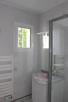 Salle de bains dans l'établissement GITE AVEC SPA ENTRE FORET ET PLAGE - Ambiance Bord de Mer