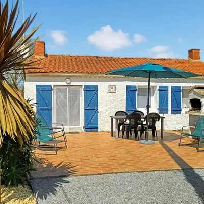 Lovely Home In St Urbain With Kitchen