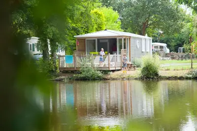 Vue sur la rivière ou le fleuve situé(e) à proximité de le camping