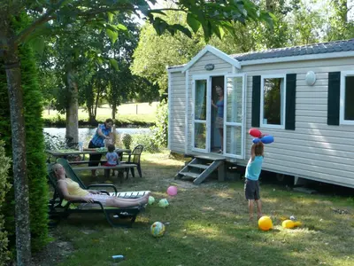 Jardin de l'établissement Camping RCN La Ferme du Latois