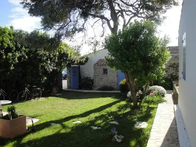 Jardin de l'établissement Le Buzet Bleu Bed & Breakfast