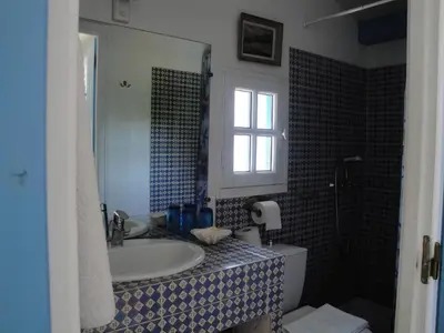 Salle de bains dans l'établissement Le Buzet Bleu Bed & Breakfast