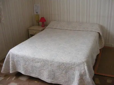Un ou plusieurs lits dans un hébergement de l'établissement Hotel du Commerce