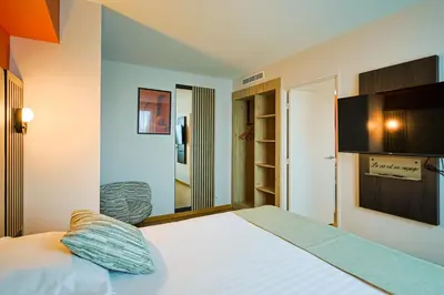 Télévision ou salle de divertissement dans l'établissement Seven Urban Suites Nantes Centre
