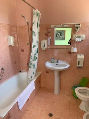 Salle de bains dans l'établissement Le Richelieu