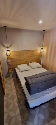 Un ou plusieurs lits dans un hébergement de l'établissement Camping Les Genêts