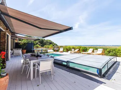 Balcon ou terrasse dans l'établissement Holiday Home Indigo-Vue Mer et Piscine chauffée by Interhome