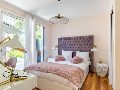 Un ou plusieurs lits dans un hébergement de l'établissement Holiday Home Indigo-Vue Mer et Piscine chauffée by Interhome