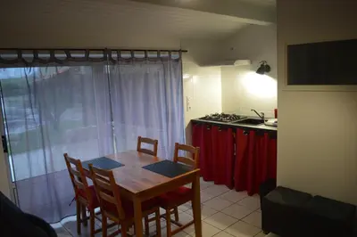 Cuisine ou kitchenette dans l'établissement Le Bois Regnier