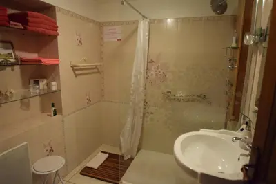 Salle de bains dans l'établissement L' Esterlanges SUITE FAMILLE 2 chambres 4 personnes PROCHE PUYduFOU