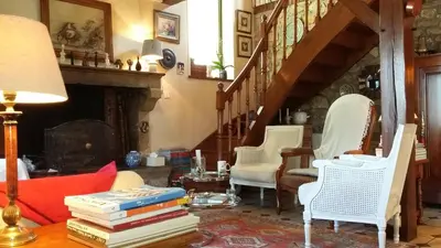 Coin salon dans l'établissement L' Esterlanges SUITE FAMILLE 2 chambres 4 personnes PROCHE PUYduFOU