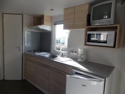 Cuisine ou kitchenette dans l'établissement Camping Insolite Le Haut Village
